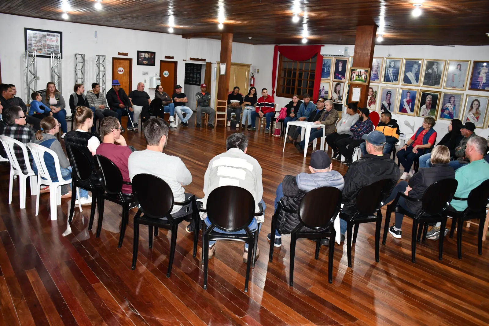 Prefeitura realiza reunio com famlias afetadas pelos deslizamentos em Salvador do Sul 